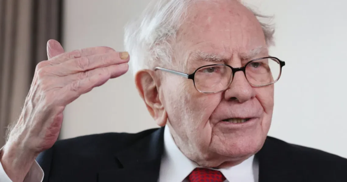 Berkshire Earnings Dip, Warns on Tariffs