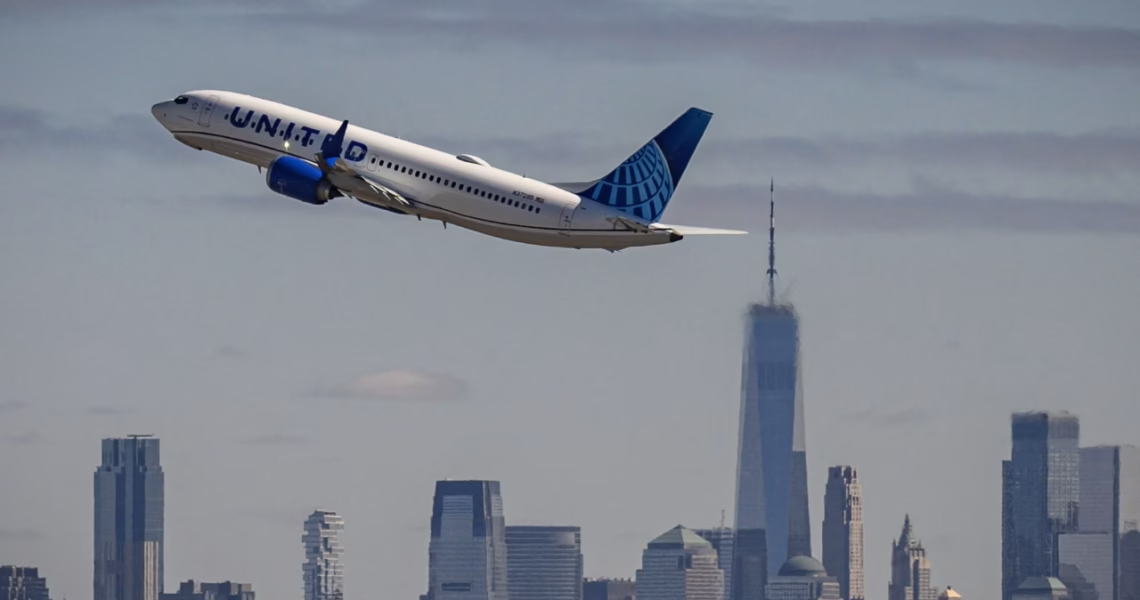 United Cuts Newark Flights Over FAA Issues