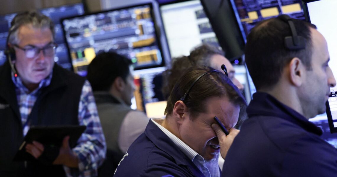 US Stock Futures Slide on Tariff Fears, Fed Week Ahead