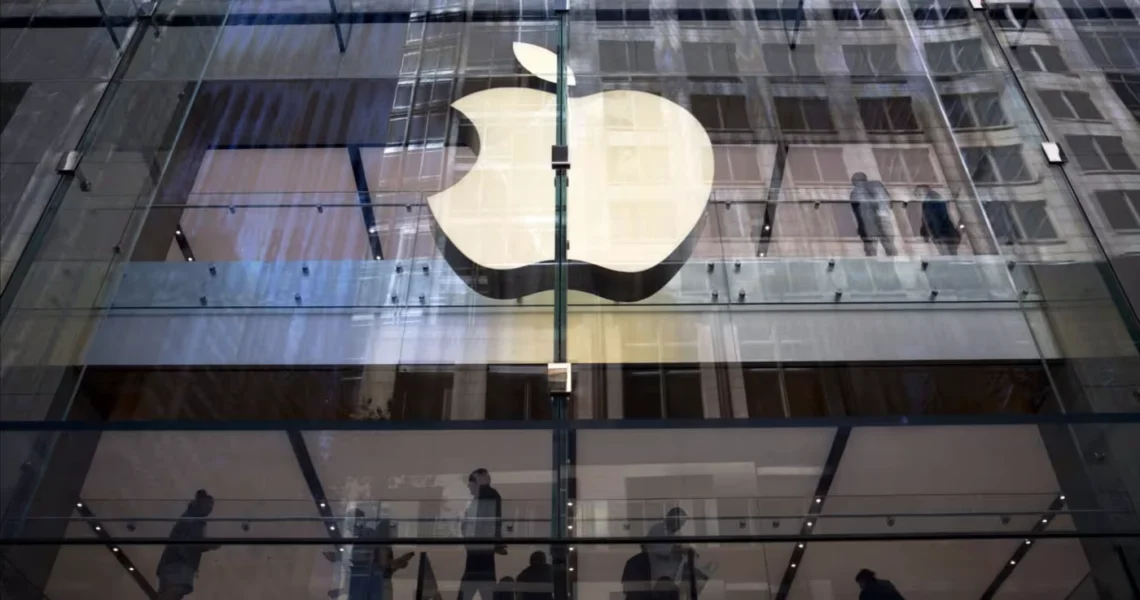 Apple Names Sabih Khan New Chief Operating Officer