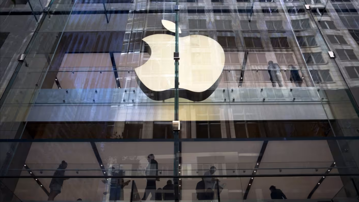 Apple Names Sabih Khan New Chief Operating Officer